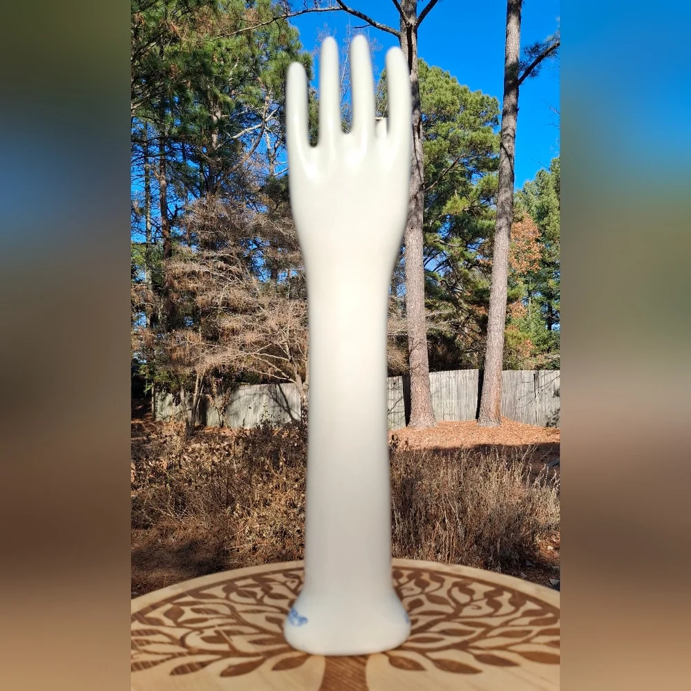 Vintage 1990 Imperial Porcelain Trenton NJ 15.5 Inch Porcelain 7.5 Glove Mold
